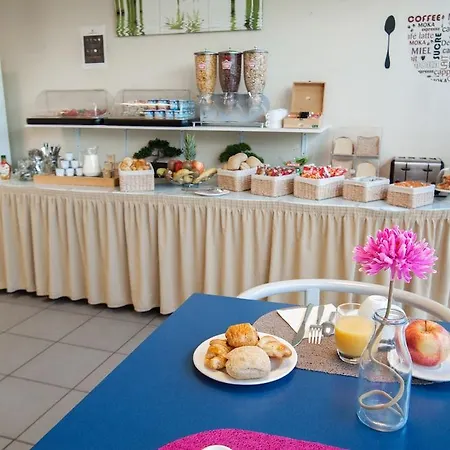 城市公寓尼姆酒店 3*
